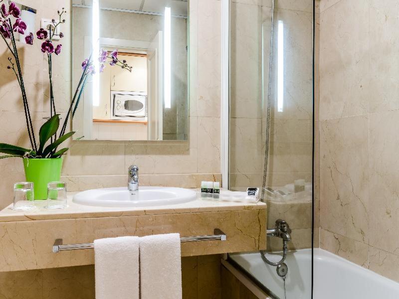 Exe Suites 33 Мадрид Номер фото